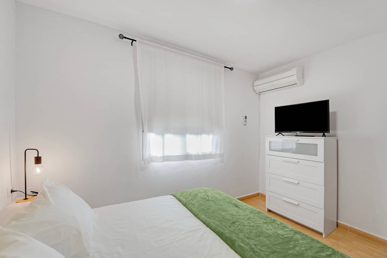 Foto 12 von 27: Ferienwohnung 'Olia' mit privater Terrasse, Balkon und Klimaanlage