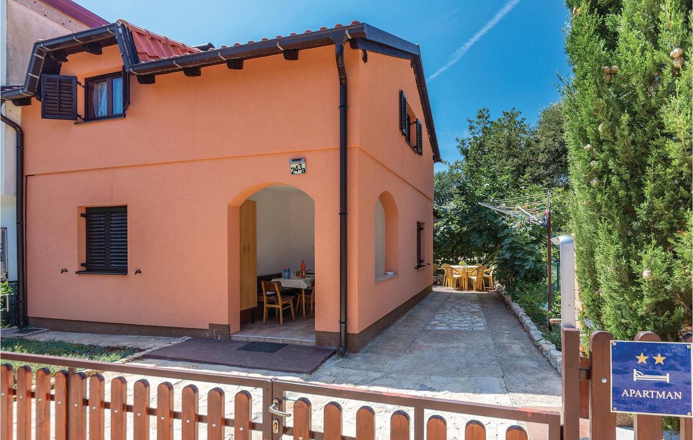 Gemütliche Ferienwohnung mit Terrasse, WLAN und Parkplatz in der Nähe der Küste und des Stadtzentrums 1