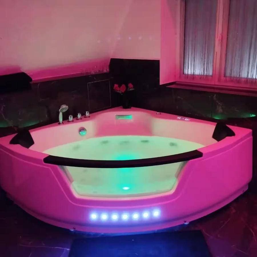 Foto 5 von 7: Queen Suite with Spa Bath