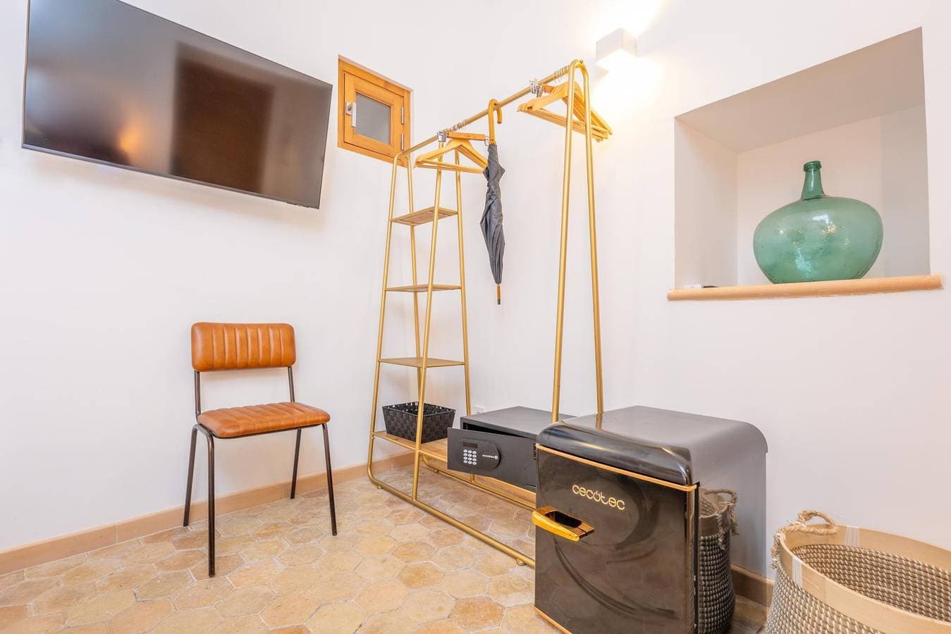 Foto 6 von 52: Cas Català - Doble Economy -  Schönes Zimmer in einem Boutique-Hotel mit Gemeinschaftspool und kostenlosem WLAN