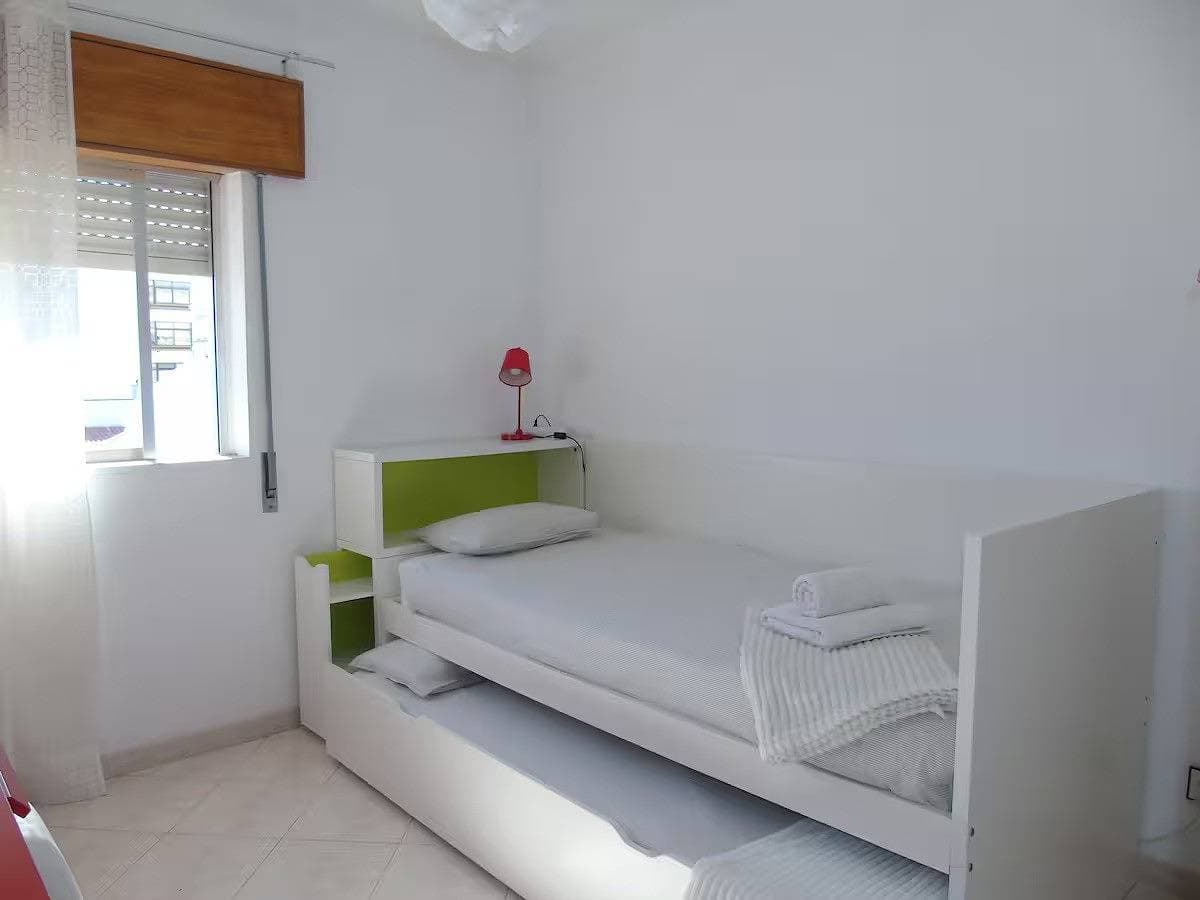 Foto 4 von 17: 2 bed - Sleeps 4 - Balcony - City Centre