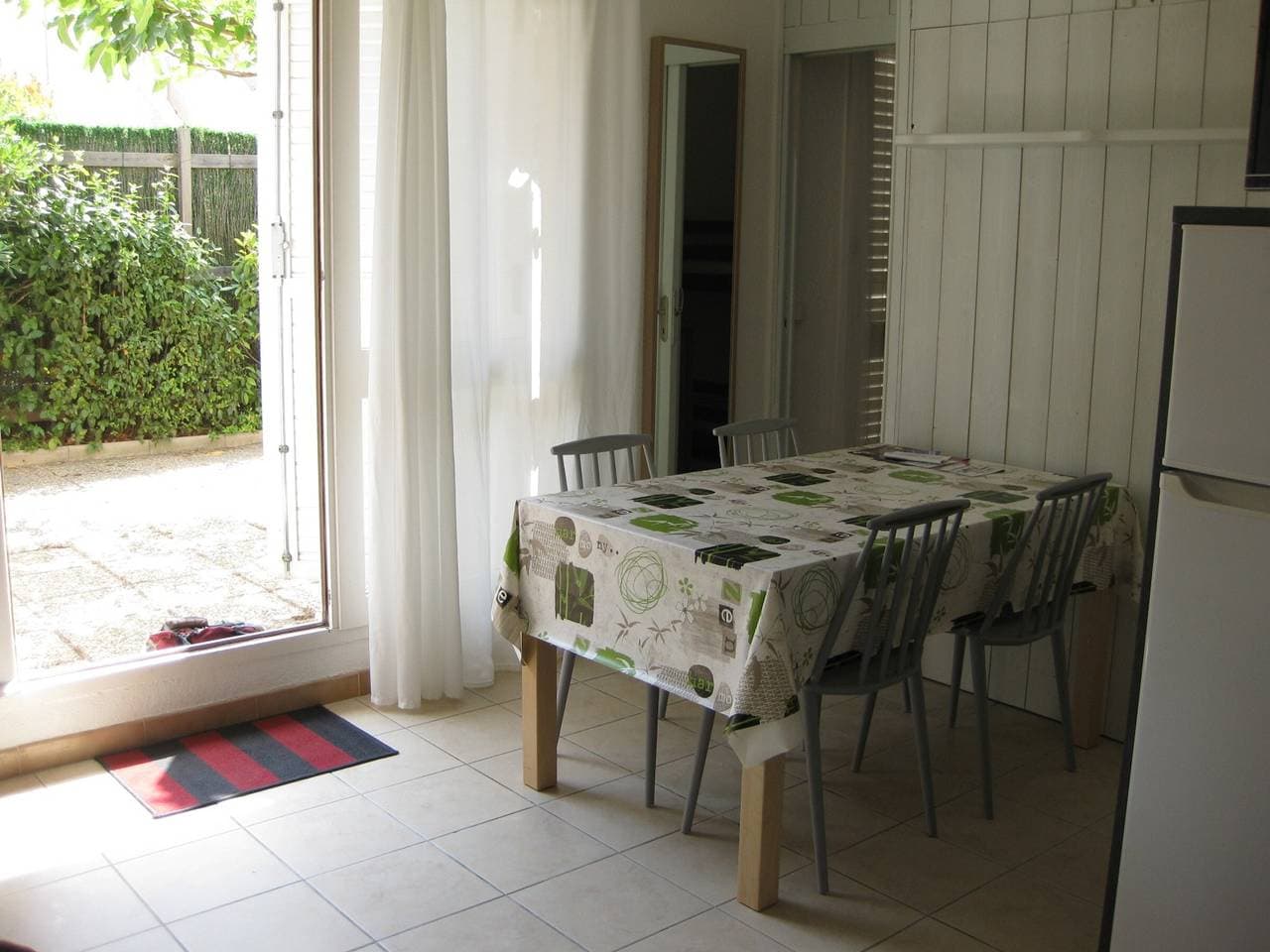 Foto 6 von 16: Saint-Cyprien: Eg T3, Terrasse, Parkplatz, 600m vom Strand entfernt