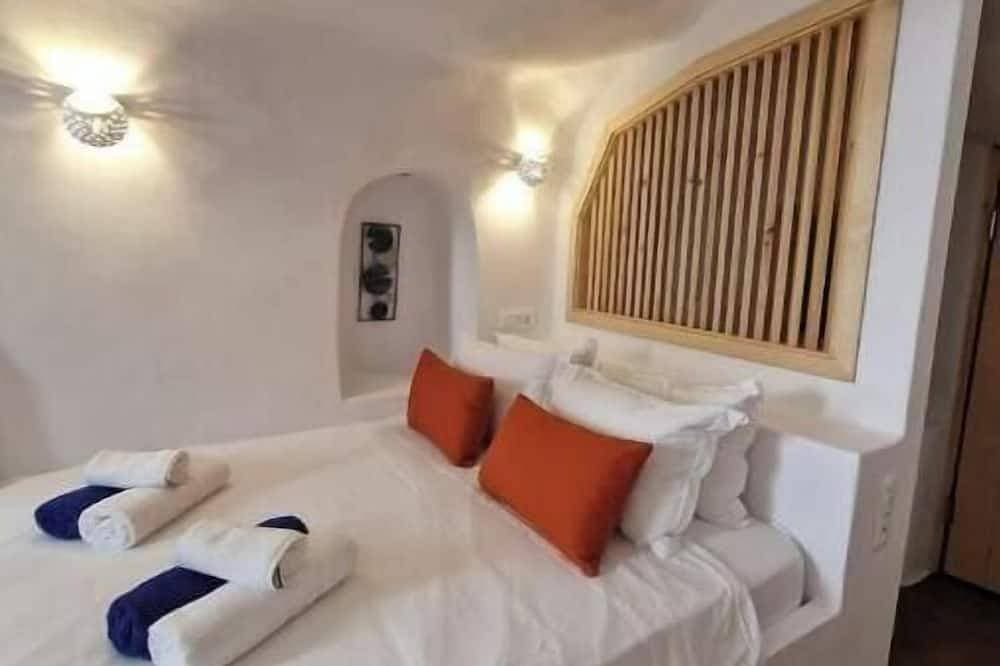 Foto 4 von 25: Santorini -treasures daisy cave traditional