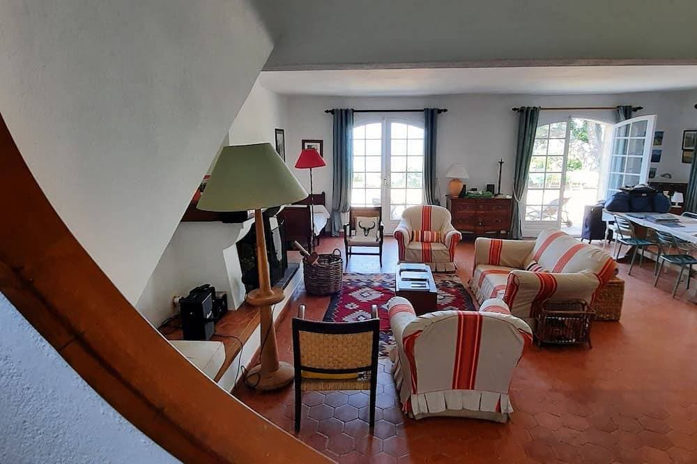 Foto 13 von 30: Large family home with exceptional views and swimming pool at Rayol Canadel