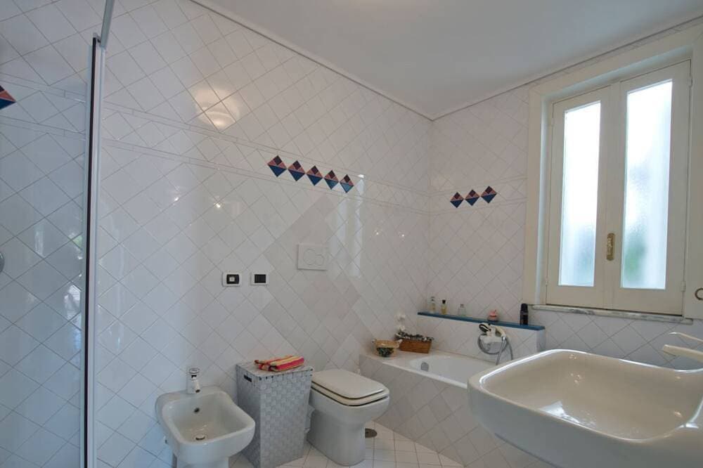 Foto 11 von 30: Tolle Aussicht der Villa, privater Pool und einfacher Zugang zum Garten, 1 km. von Ravello, Parkplatz