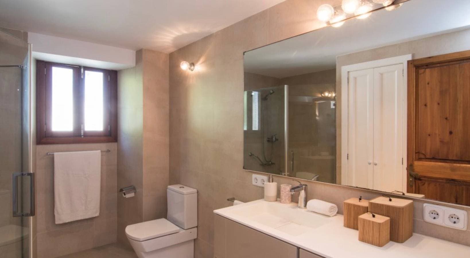 Foto 12 von 18: Exklusive Meerblick-Wohnung mit Pool und Chill-out-Bereich