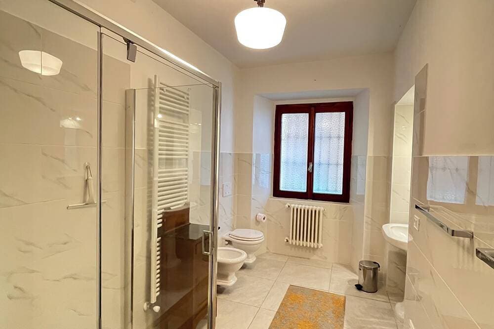 Foto 11 von 30: Stunning Lake Maggiore Villa, pool and panoramic views, timeless Italian charm