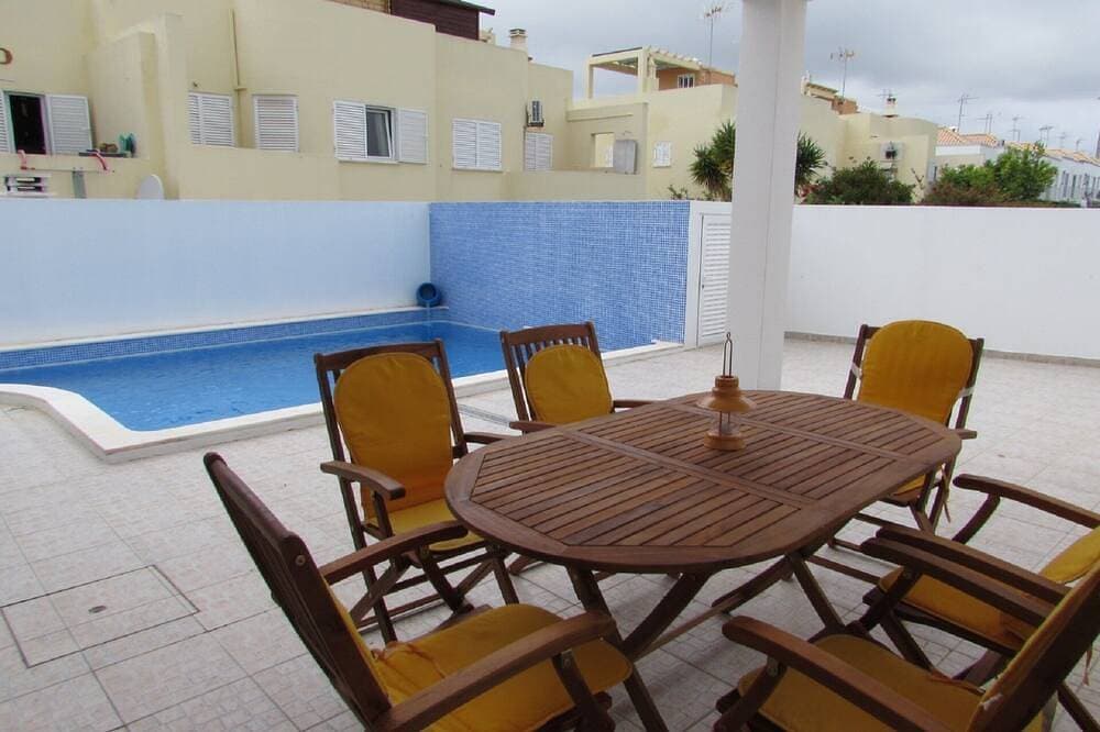 Foto 11 von 30: Moderne Villa mit privatem Pool und Klimaanlage, leicht zu Fuß zum Strand und Stadt