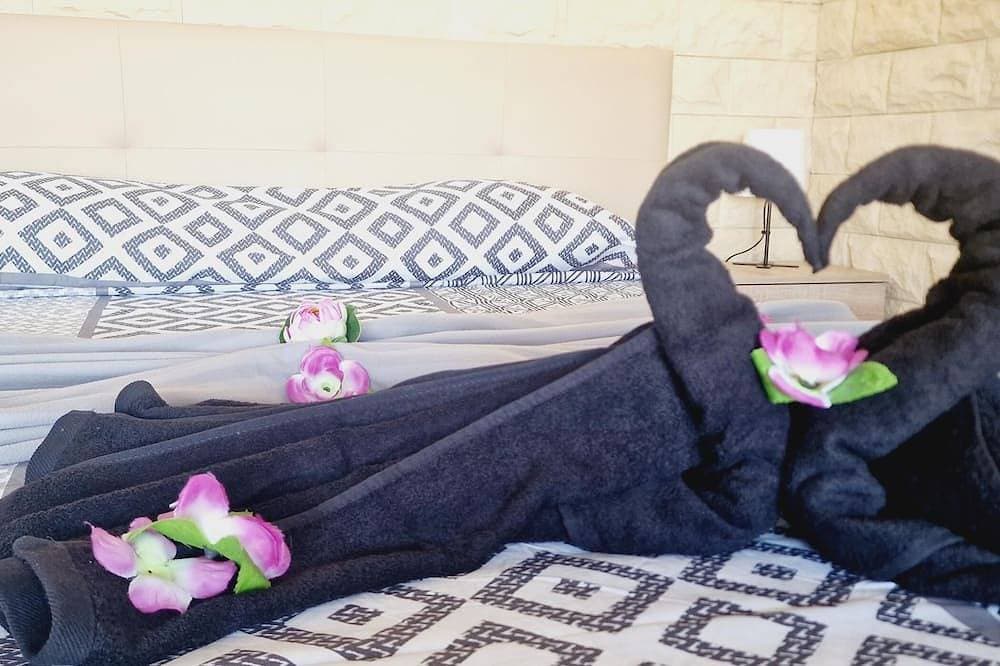 Foto 3 von 29: Beautiful Small Studio on Rooftop, Ocean View