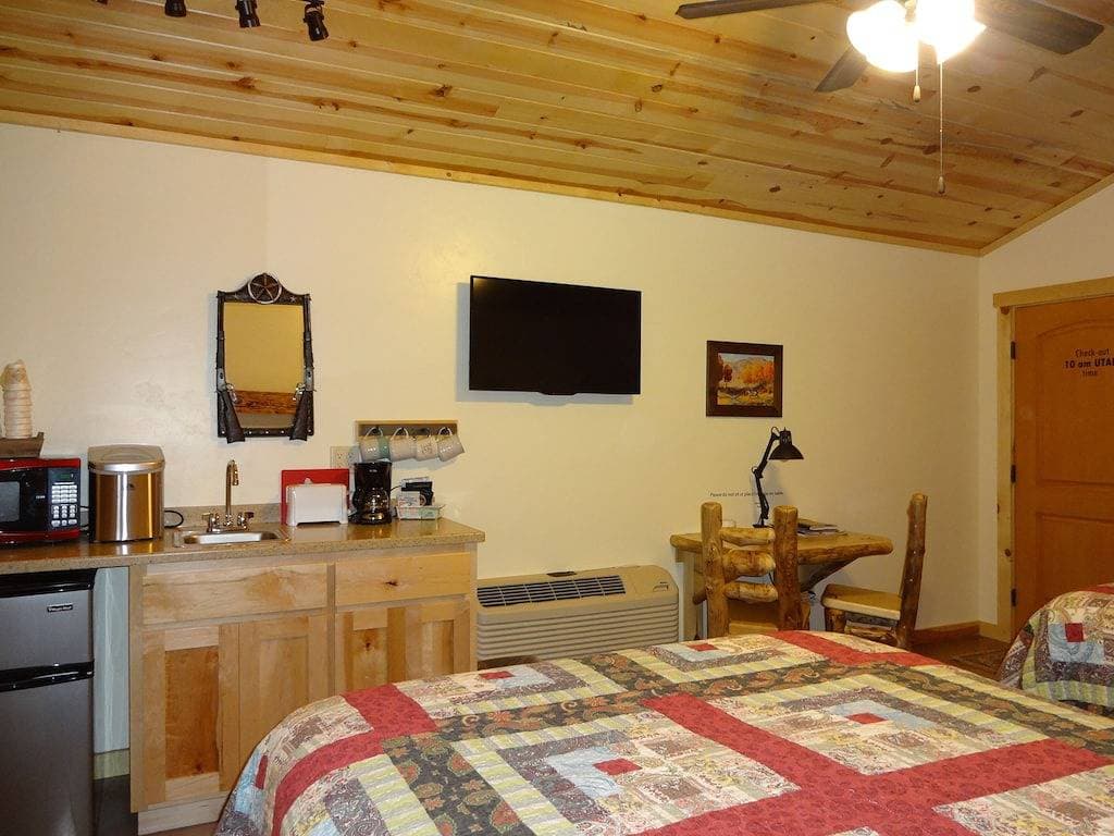 Foto 3 von 19: East Zion-Glendale Ranch Cabin 4