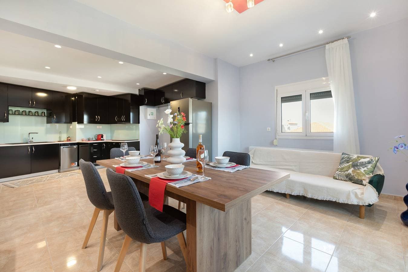 Foto 6 von 36: Drei-Zimmer-Apartment mit Balkon, Whirlpool, WLAN und Klimaanlage