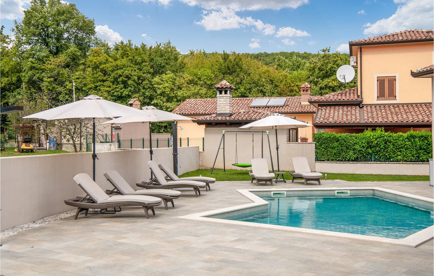 Foto 9 von 40: Geräumige 2-Zimmer-Wohnung mit Pool, WLAN und Parkplatz in der Nähe des Stadtzentrums