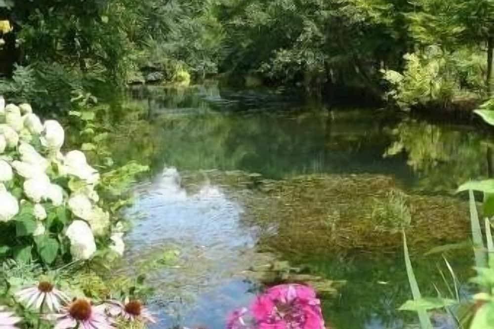 Foto 12 von 12: Unterkunft: restaurierte Mühle aus dem 15. Jahrhundert umgeben von einem wunderschönen 2 Ha großen Garten.
