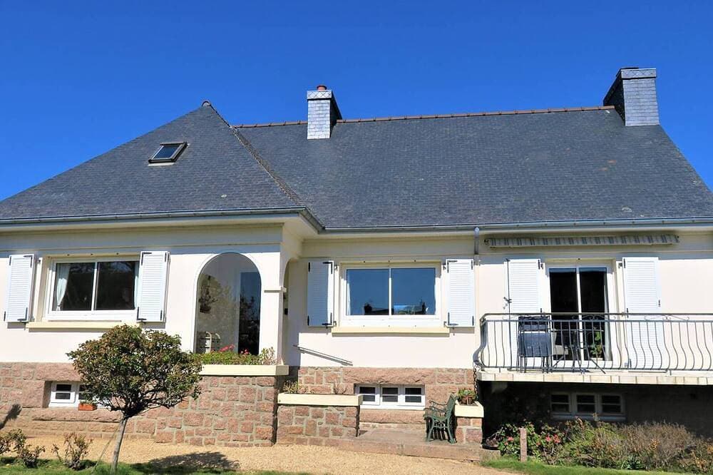 Haus mit WLAN, Garten, 900 m vom Strand in Perros-Guirec entfernt 1