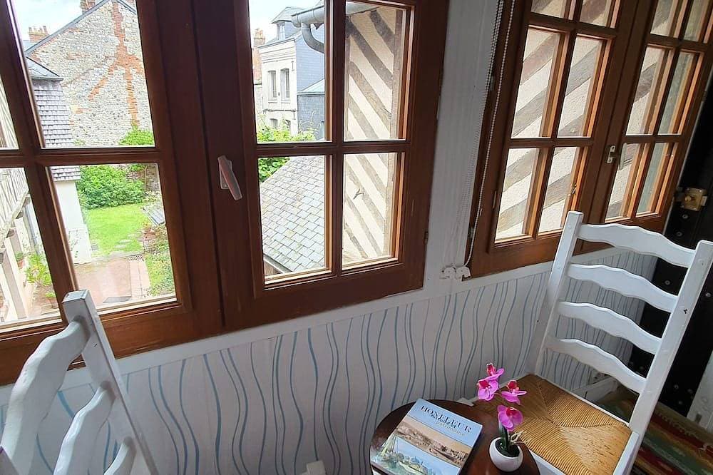 Typical, quiet house in the center of Honfleur 1