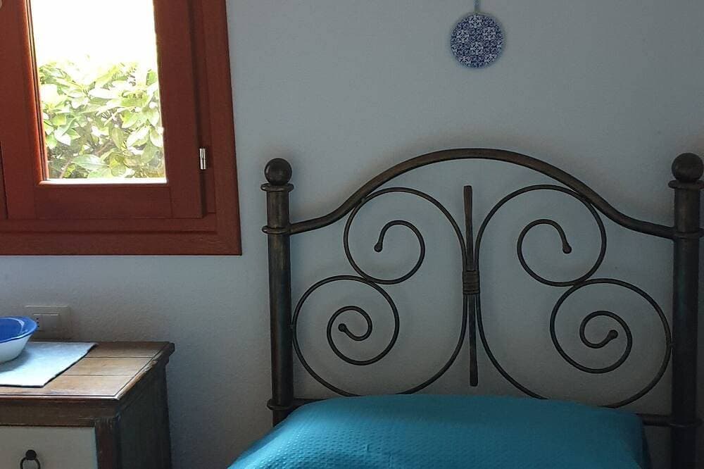 Foto 5 von 19: Very close to the Cinta beach house with large lawn garden.
