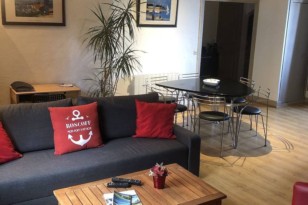 54m2 apartment in historic center with sea view 1