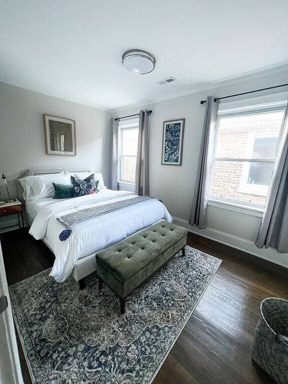Foto 6 von 19: Luxury vintage condo close to lakefront,  Obama Presidential Center & downtown!