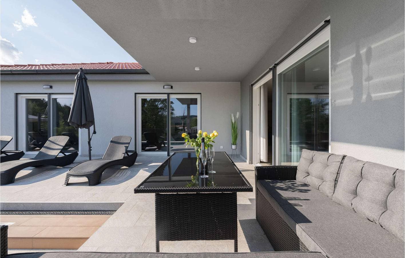 Foto 9 von 20: Moderne 2-Zimmer-Wohnung mit Pool, WLAN und Parkplatz in der Nähe des Stadtzentrums