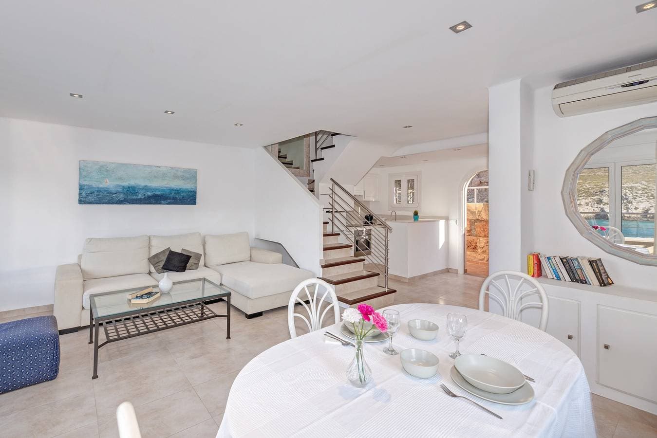 Foto 7 von 25: Modernes Ferienapartment mit Meerblick, Pool, Balkonen, Klimaanlage und WLAN