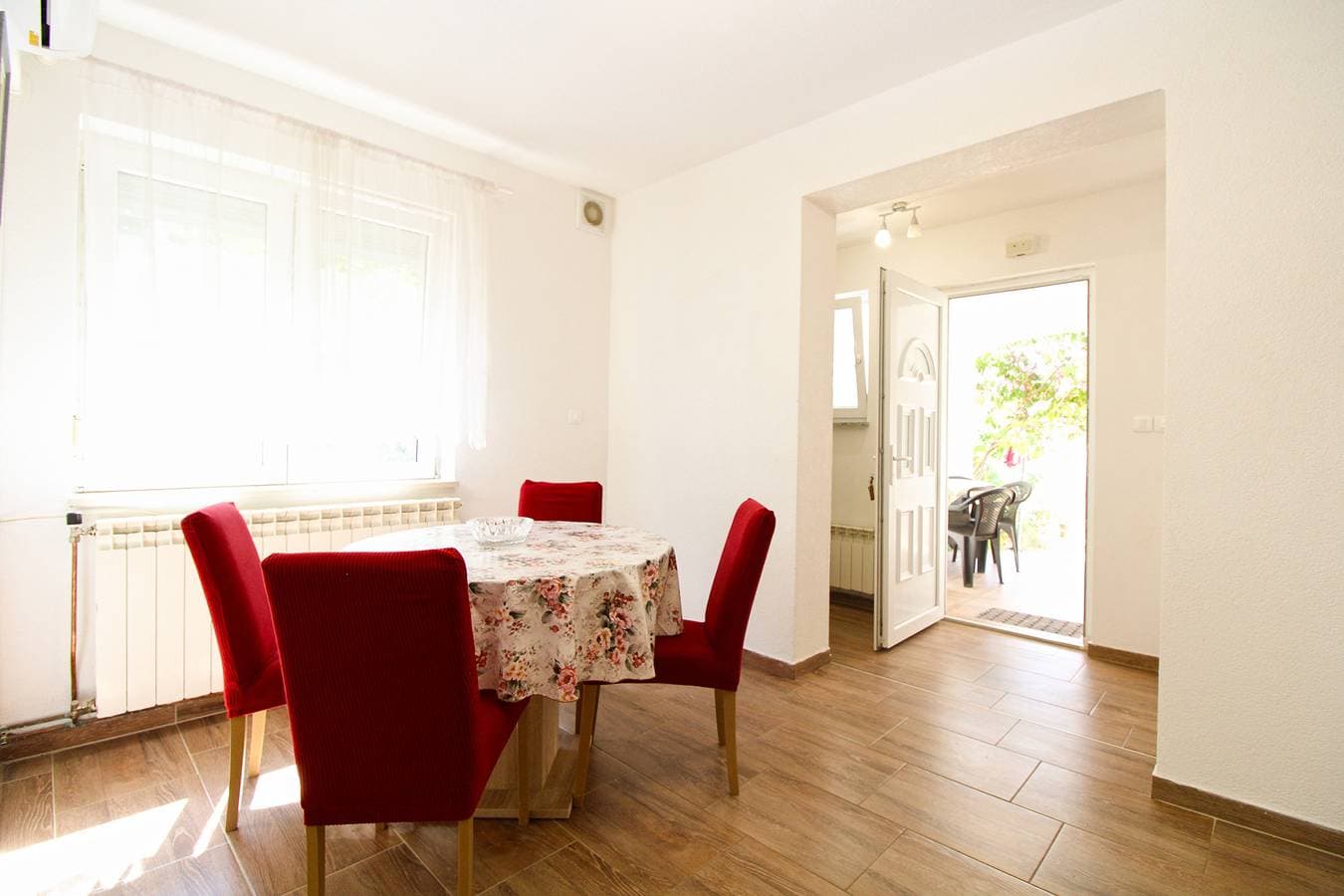Foto 11 von 22: Ferienwohnung für 4 Personen mit Terrasse