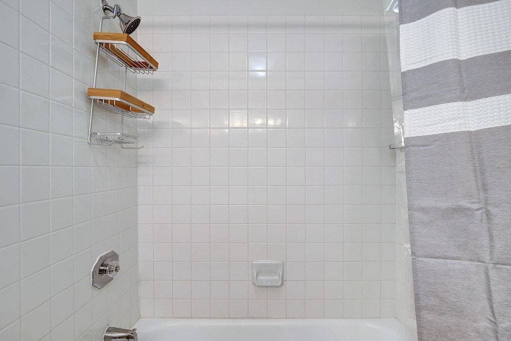 Modern Streeterville 1Br w/ Gym, Pool, walk to Navy Pier, by Blueground 1
