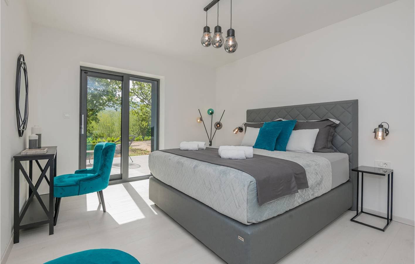 Foto 12 von 43: Charmante 230 m² große Wohnung mit Pool und Garage, 1,5 km vom Fluss Sija entfernt