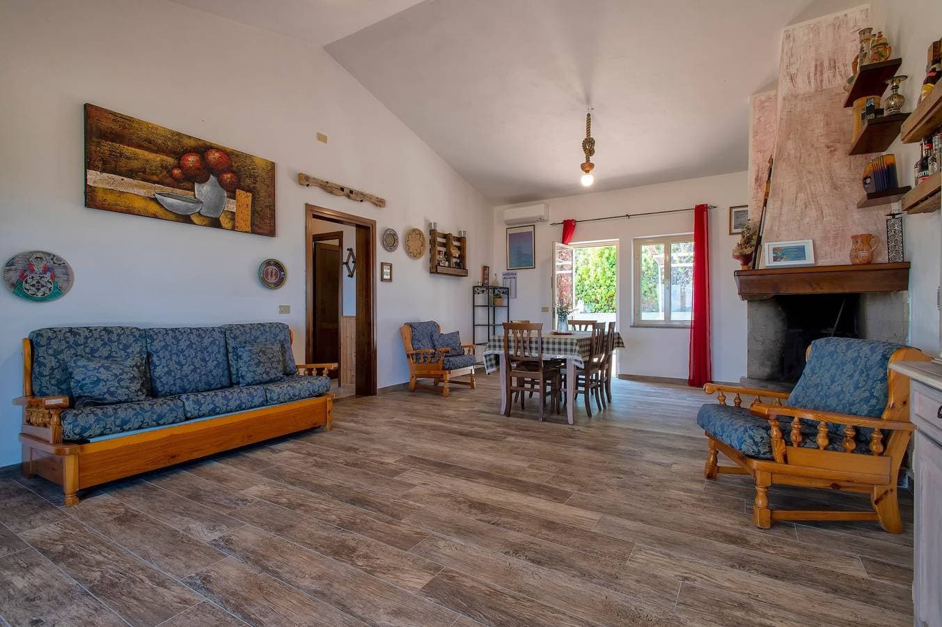 Foto 12 von 30: Ferienwohnung "Panoramico Isola Rossa" mit Meerblick, privater Terrasse und Klimaanlage