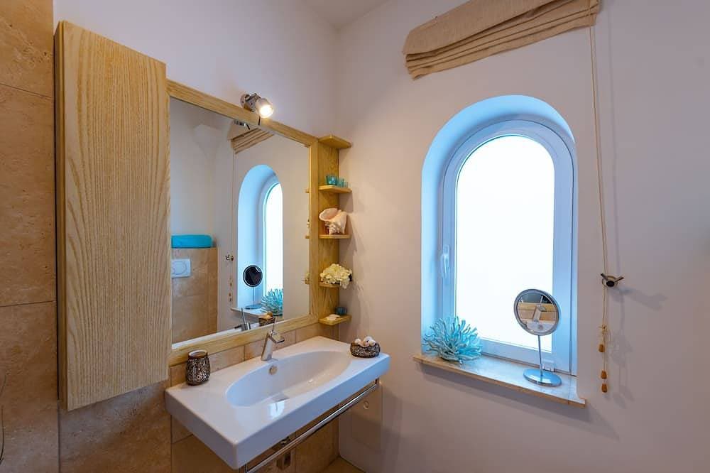 Foto 5 von 19: Boutique Penthouse, Sea View, Close to Beach by Amalfivacation.It