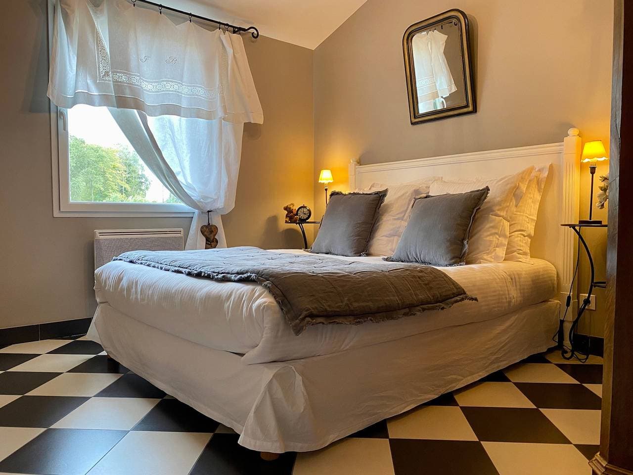 Foto 8 von 16: Charmantes Ferienhaus mit beheiztem Pool und WLAN - 2 Schlafzimmer