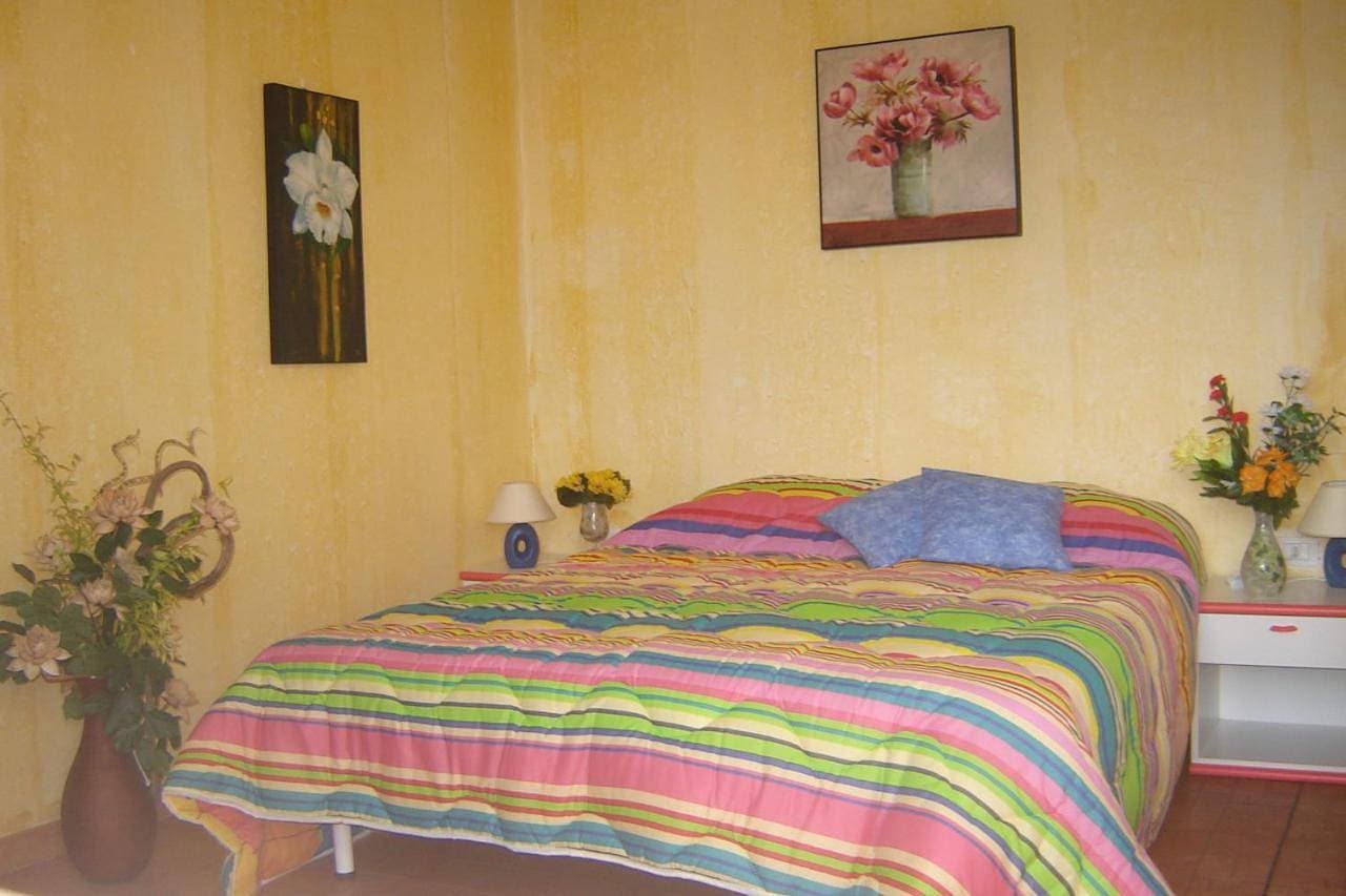 Foto 6 von 9: Twin Room with Private Bathroom