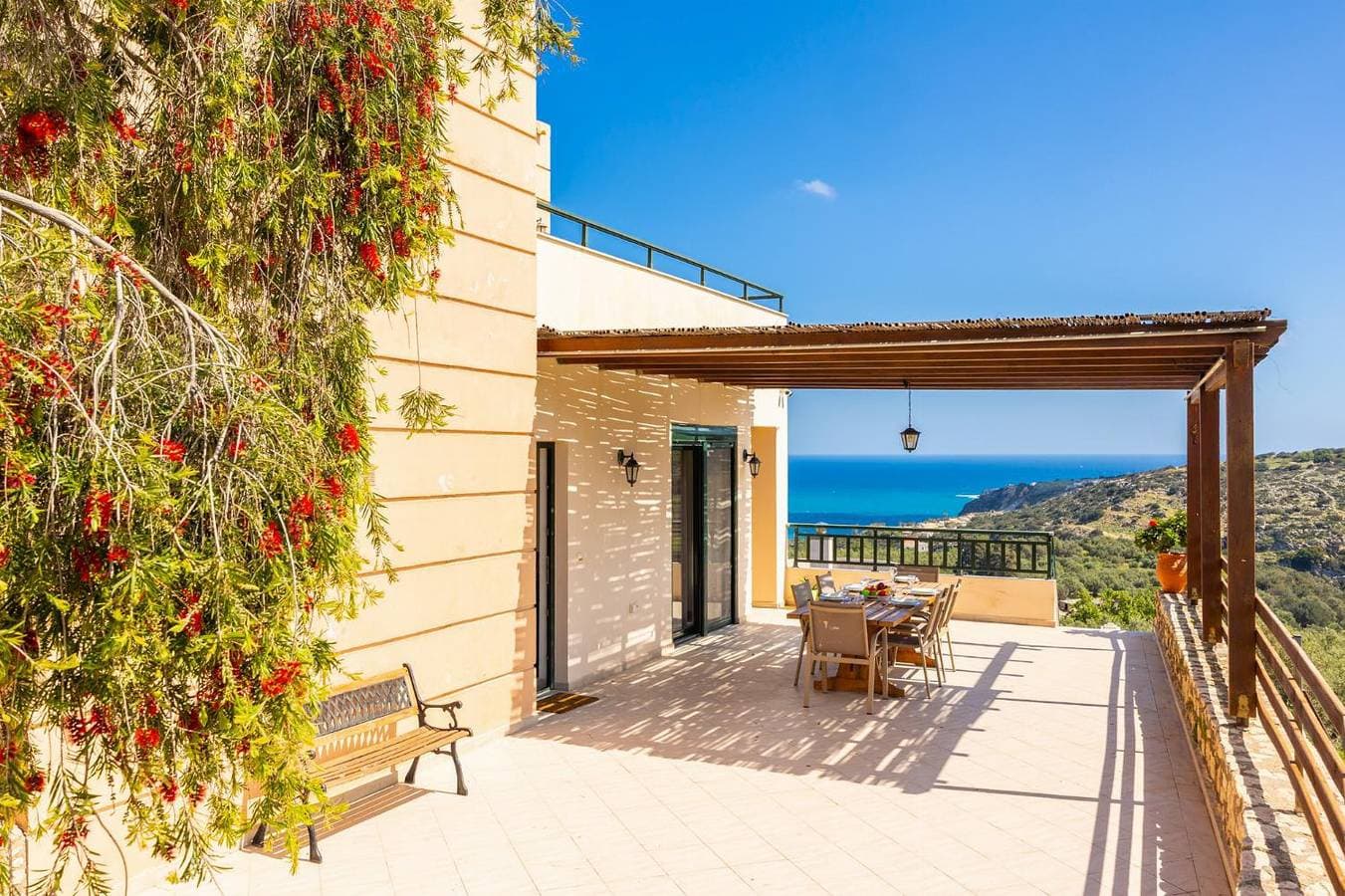Foto 10 von 38: Villa für 7 Personen mit Balkon