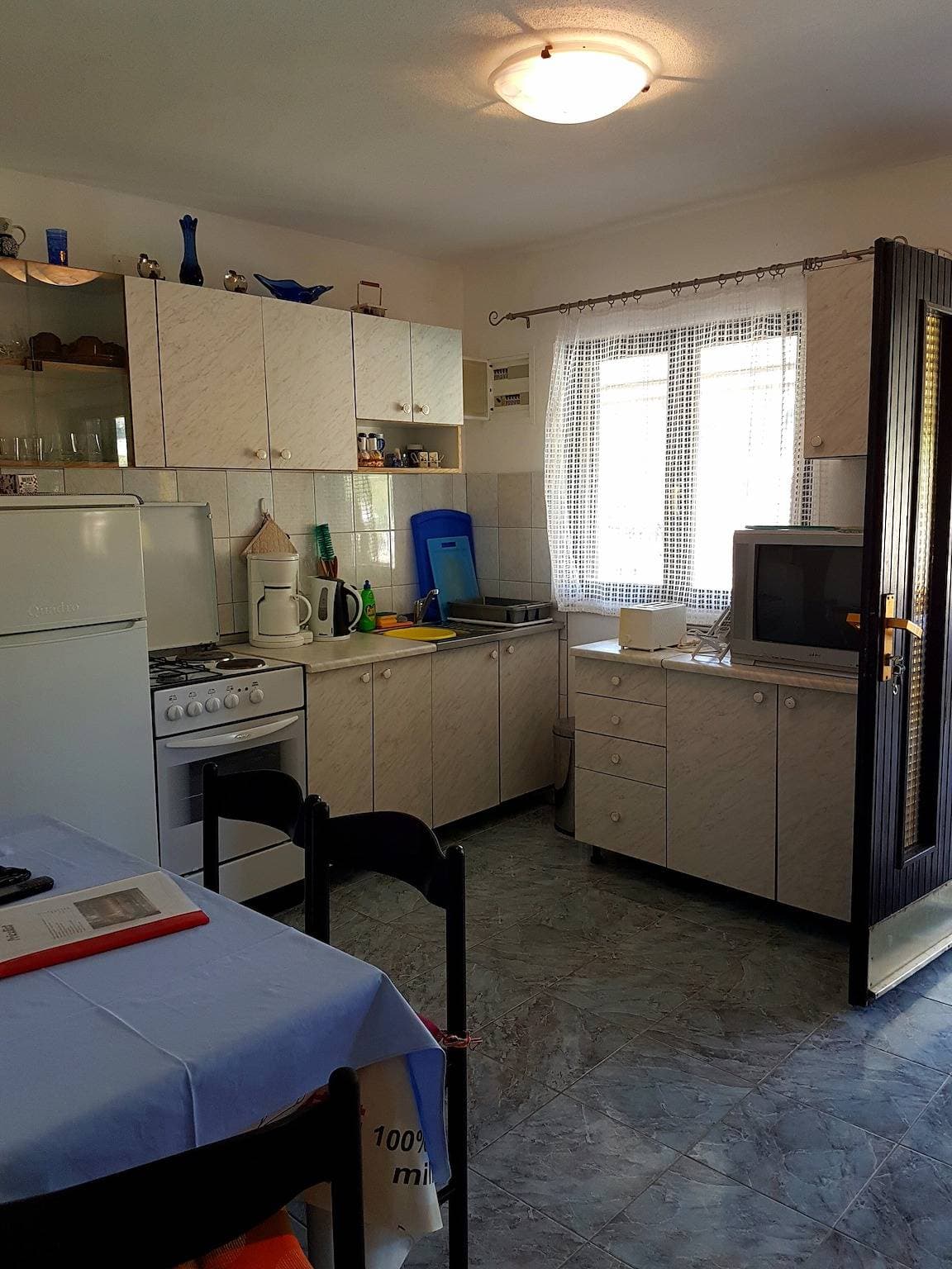 Foto 7 von 12: 1-Zimmer-Ferienwohnung mit Terrasse und Meerblick Bucht Prapatna, Hvar -b