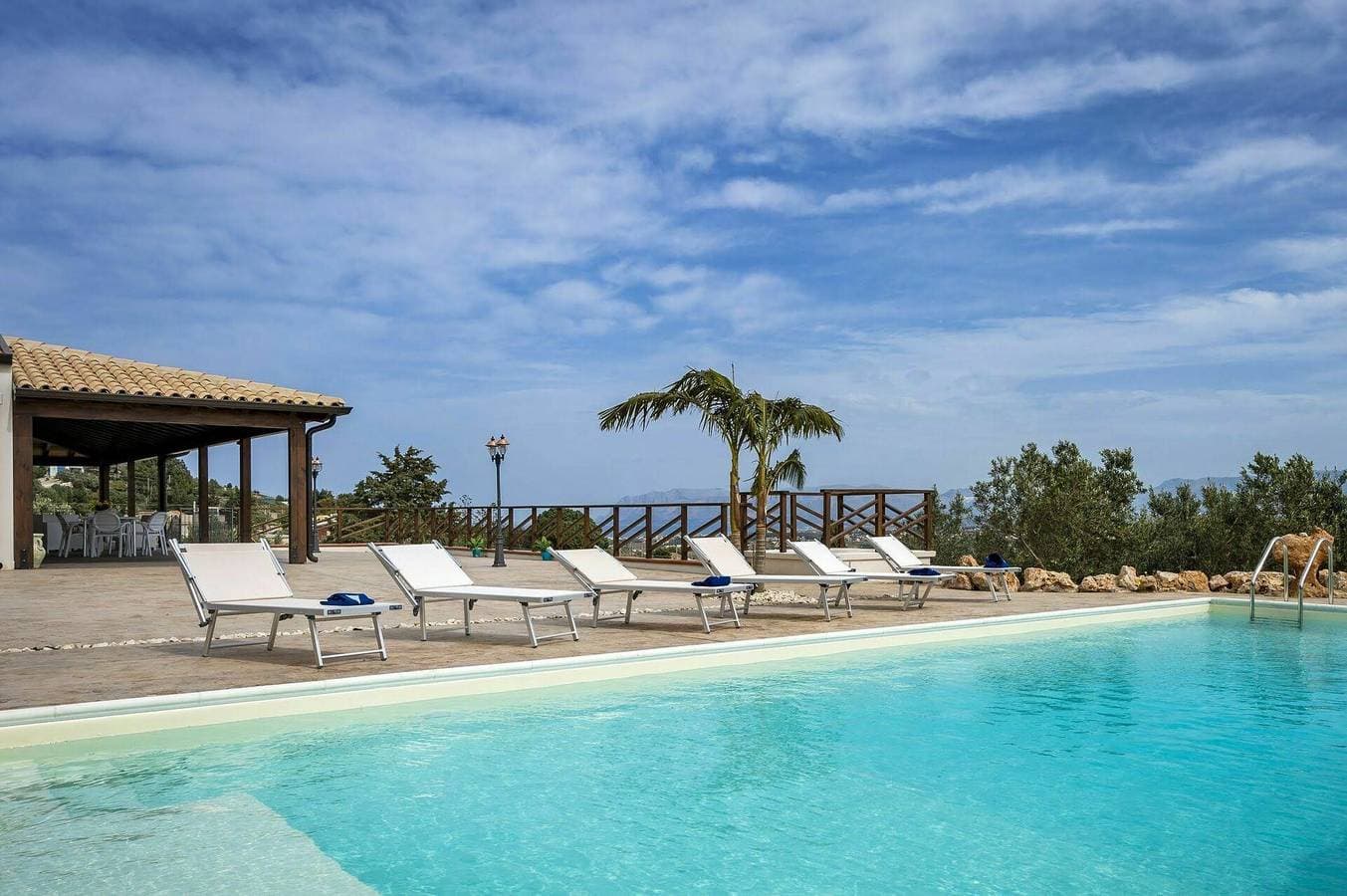 Foto 2 von 29: Villa für 8 Personen mit Pool