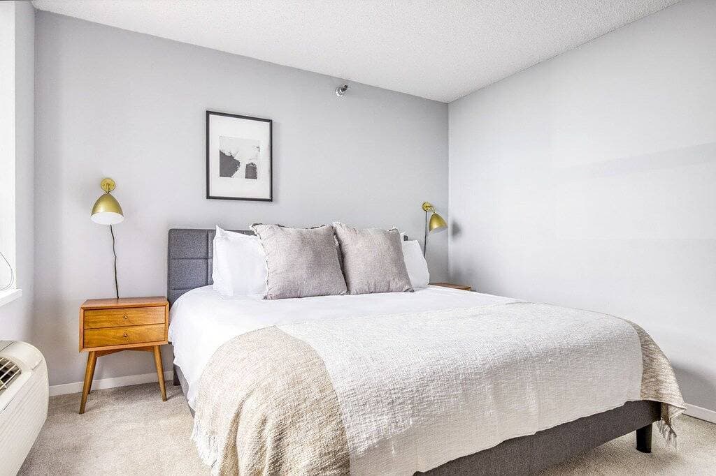 Elegant Streeterville Studio w/ Gym, Pool, near Navy Pier, by Blueground 1