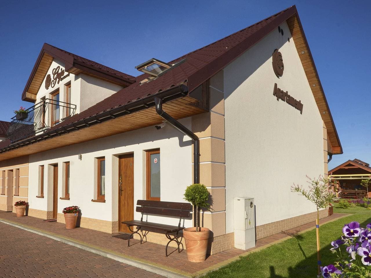 Foto 3 von 20: Modernes Ferienhaus in Darlow mit Garten