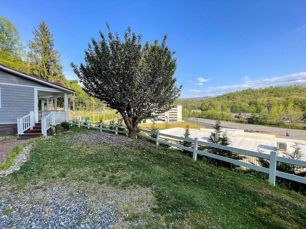 Foto 7 von 21: Poppy's Cottage-Walk to the Casino! WiFi available & Motorcycle Friendly
