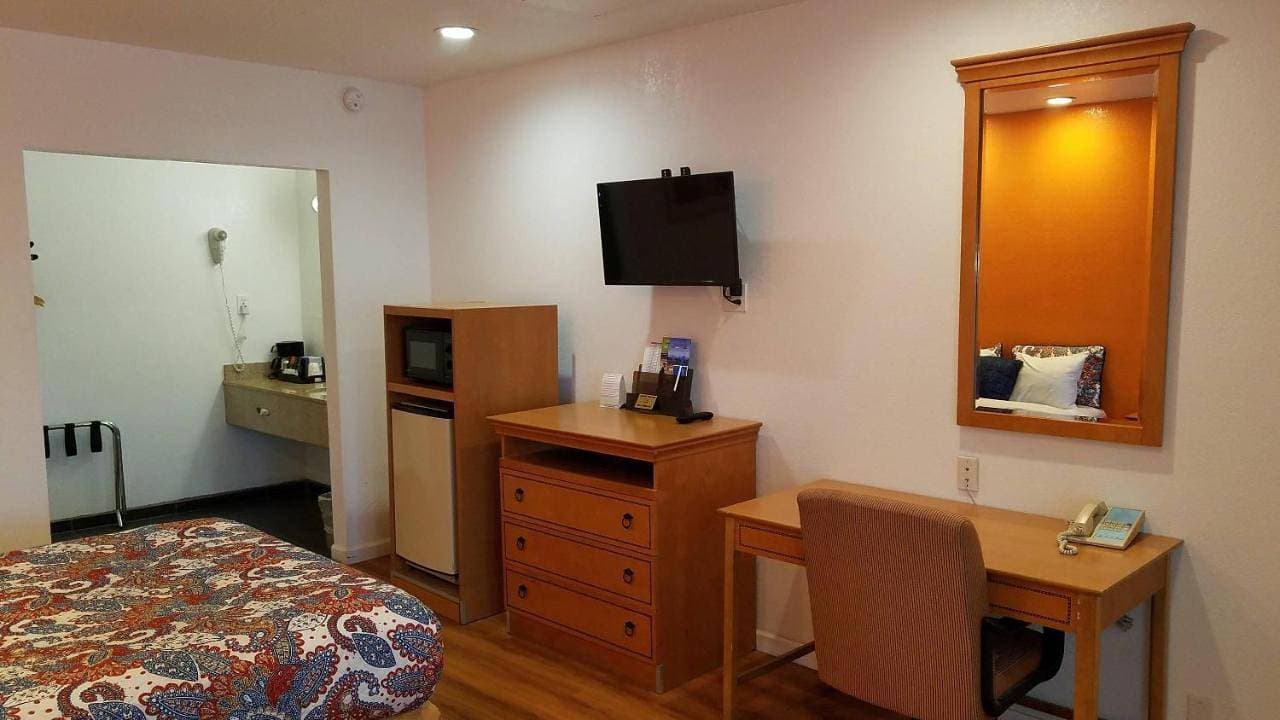 Foto 4 von 13: Double Room with Two Double Beds - Smoking