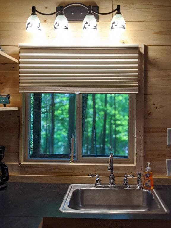 Foto 9 von 35: Hocking Hills, gemütliche abgelegene Hütte, Minuten zu Höhlen/WLAN/Haustierfreundlich!