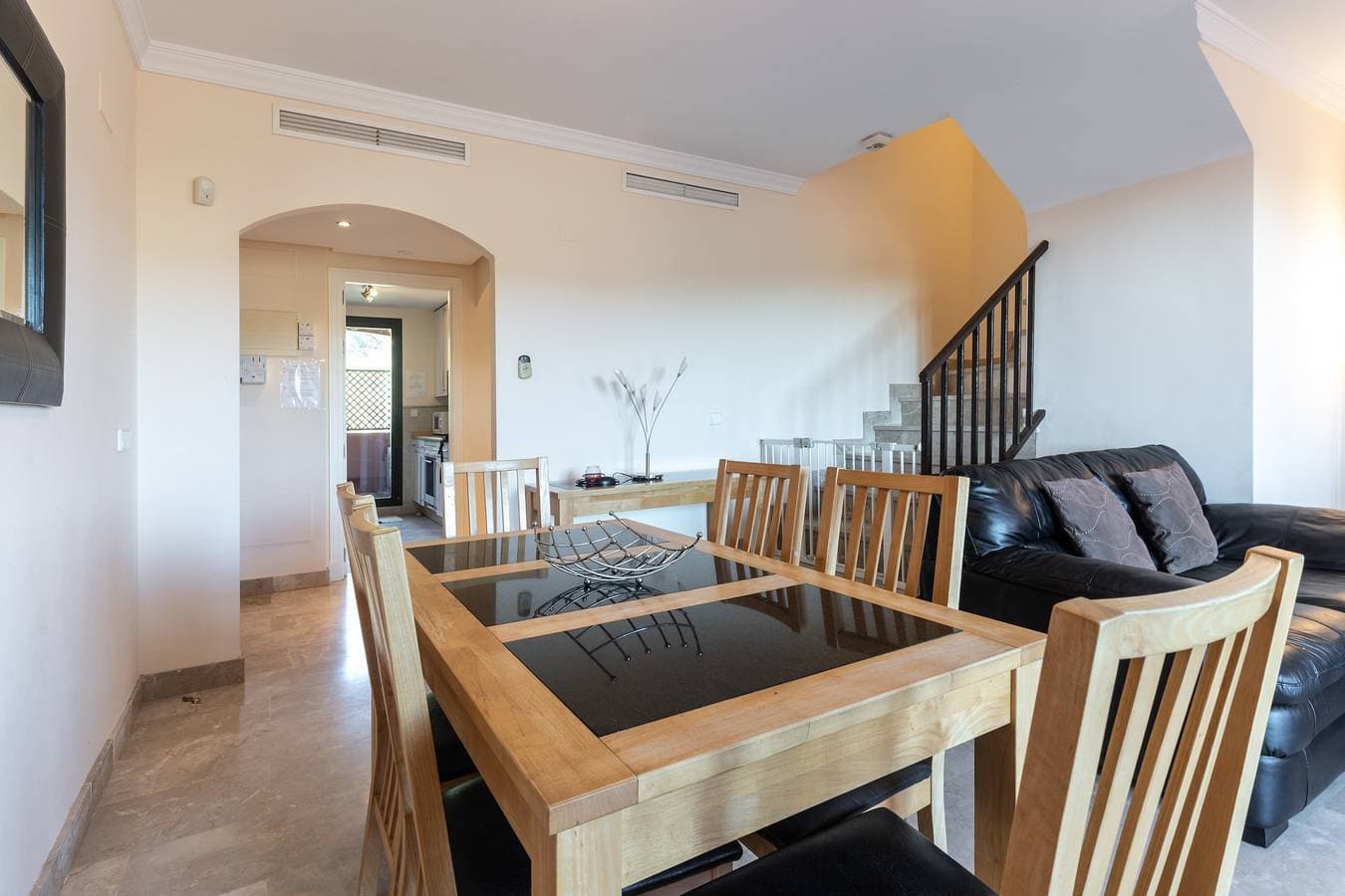 Foto 8 von 29: Apartment 'Duplex Estepona' mit Bergblick, WLAN und Klimaanlage