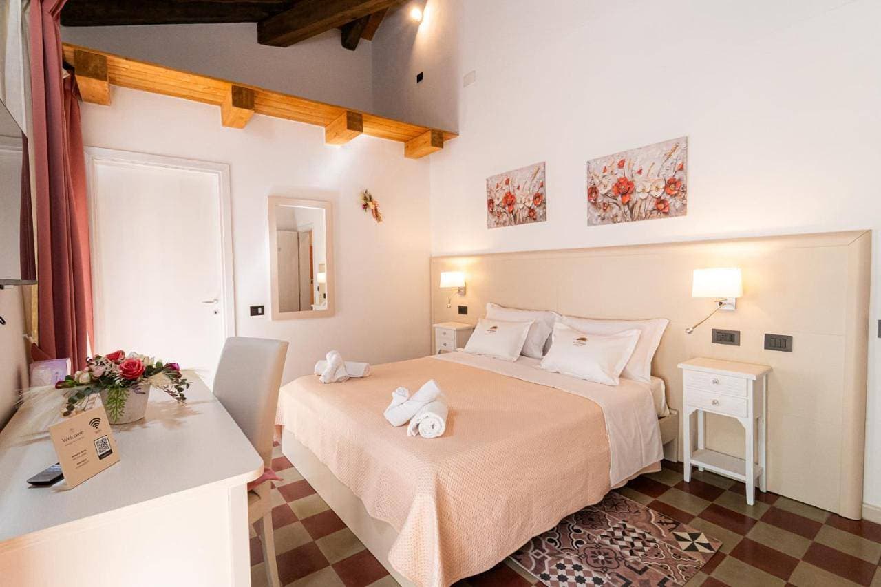 Foto 7 von 13: Double Room with Private Bathroom