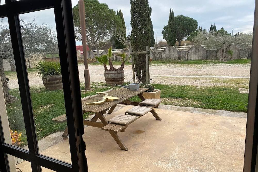 Country property on the outskirts of Arles 1