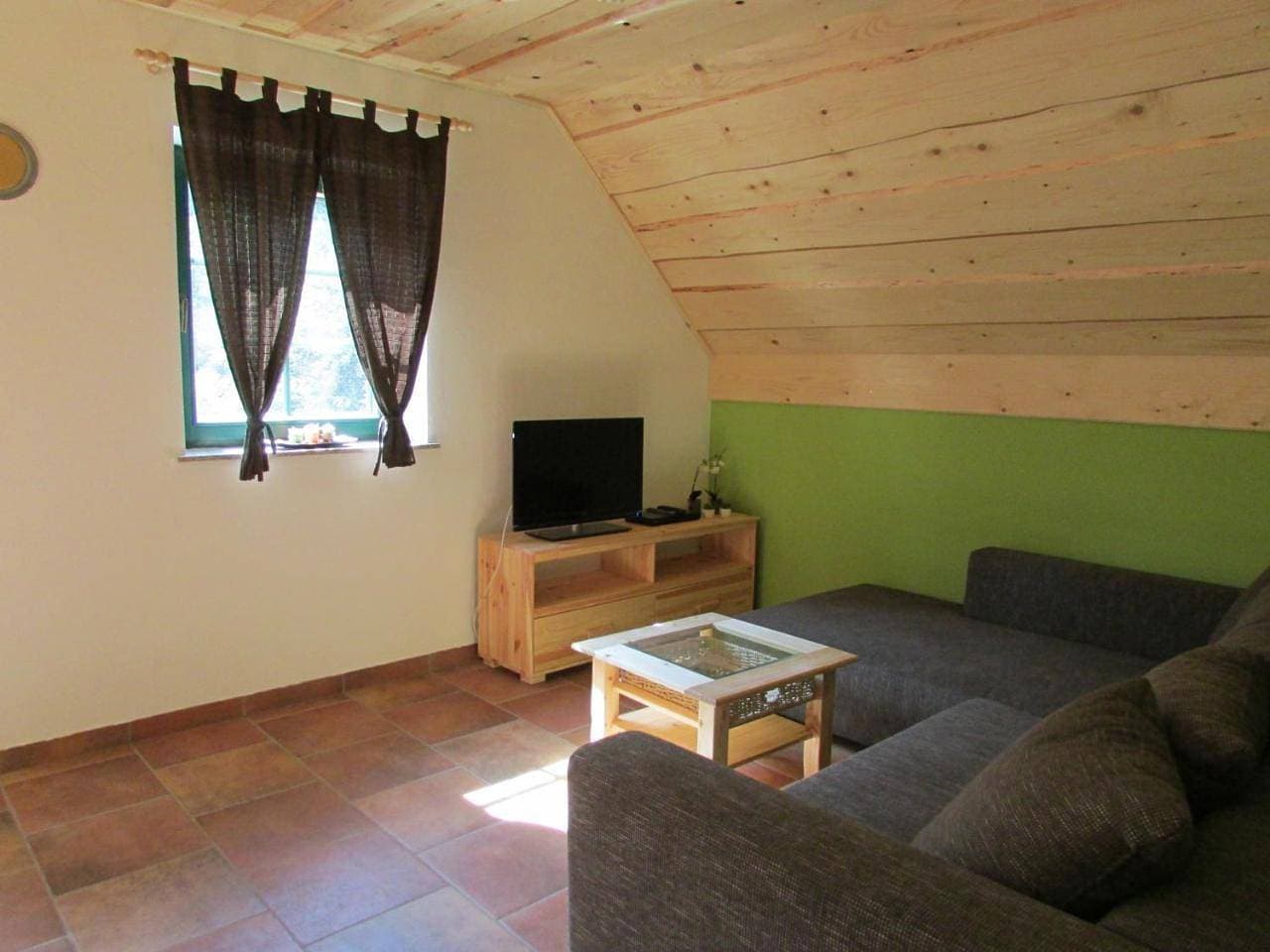 Foto 12 von 39: Two-Bedroom Apartment with Balcony