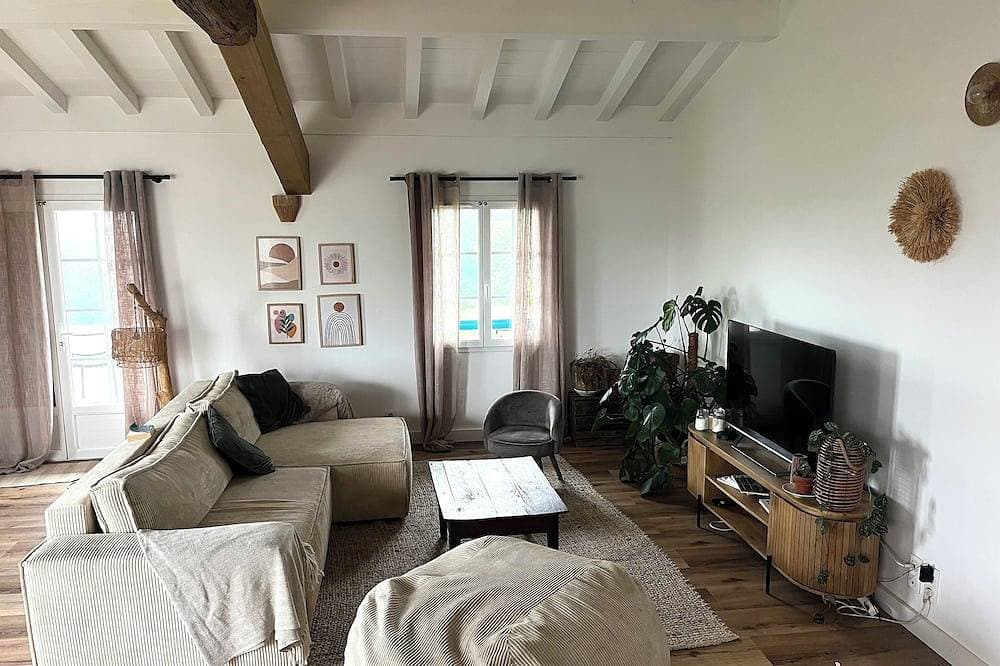 Foto 9 von 18: Spacious apartment—ideal setting—great location