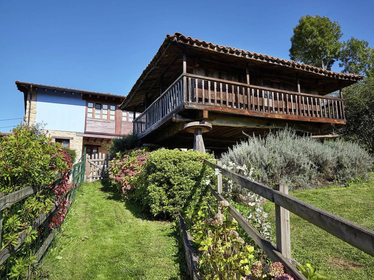 Herrenhaus in Nava mit Pool & Terrasse 1