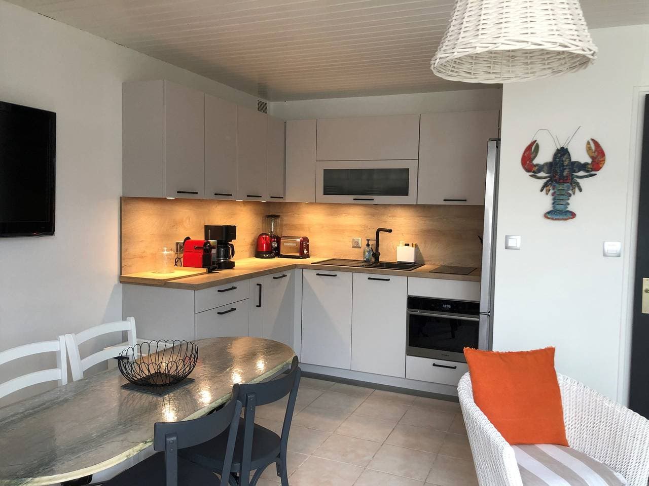 Foto 4 von 27: Gemütliches Studio, 50m vom Strand, helles Wohnzimmer, Südterrasse, Parkplatz, nah zu Geschäften.