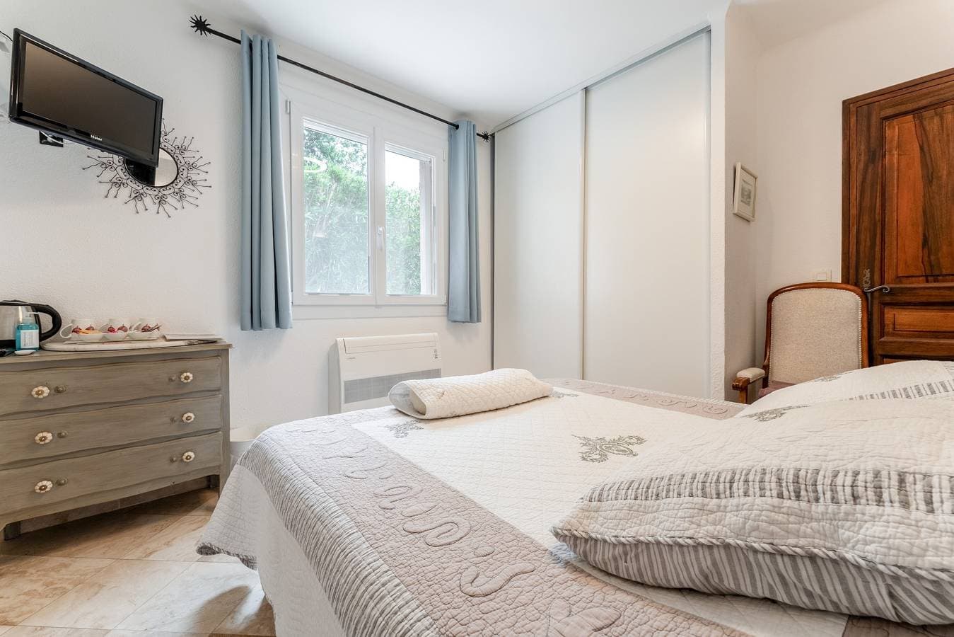 Foto 8 von 26: Bed & Breakfast 'Chambre Lavande' mit Gemeinschaftspool, WLAN und Klimaanlage