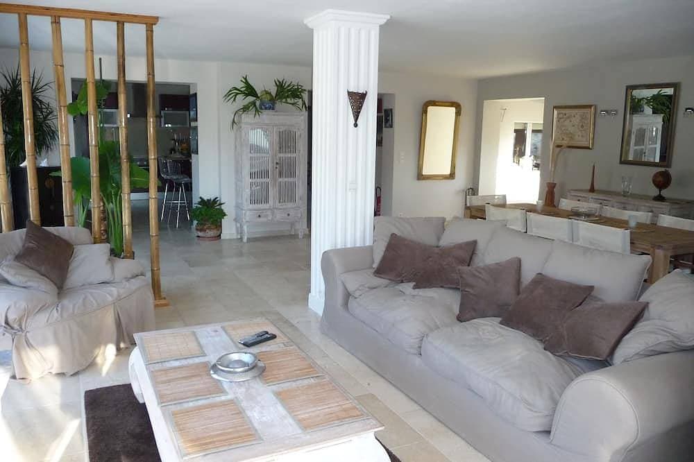 Foto 8 von 30: Wunderschöne, moderne Villa mit allem Komfort in Frieden und beheiztem Pool