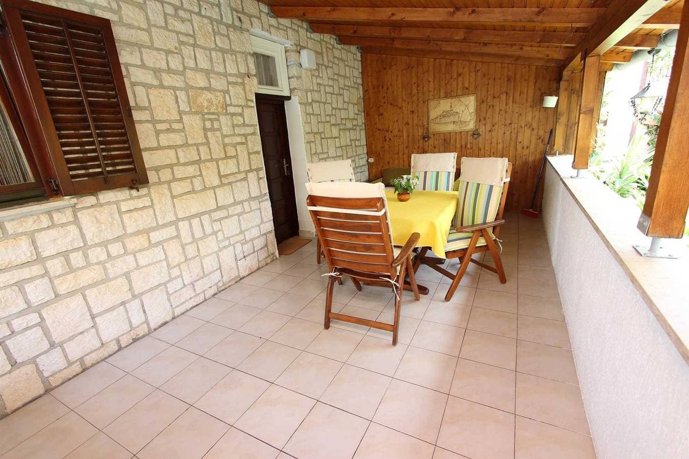Goga Ferienwohnung mit 1 Schlafzimmer mit Terrasse 1 1