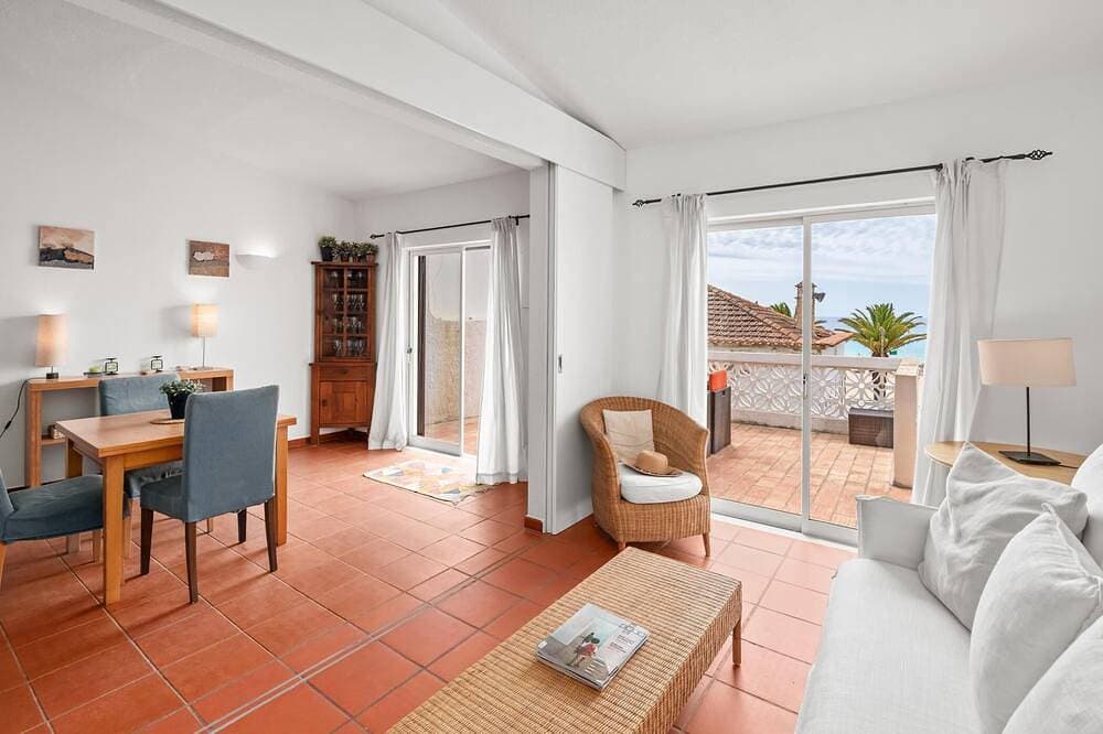 Foto 13 von 30: Beachfront Apartment with Sea View Balcony Luz